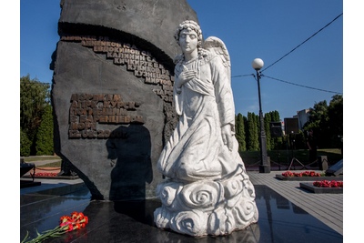 RECTOR OF KSMU HONORED THE MEMORY OF THE FALLEN CREW OF «KURSK» NUMC