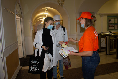 KURSK MEDICAL UNIVERSITY VOLUNTEERS HELD A «RED RIBBON» CAMPAIGN