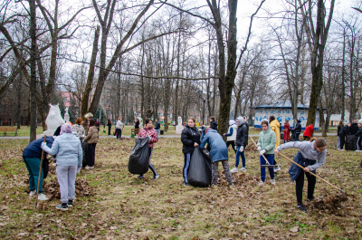 STUDENTS AND PROFESSORS OF KSMU CONTINUE WORKING ON THE SPRING TRANSFORMATION OF THE CITY