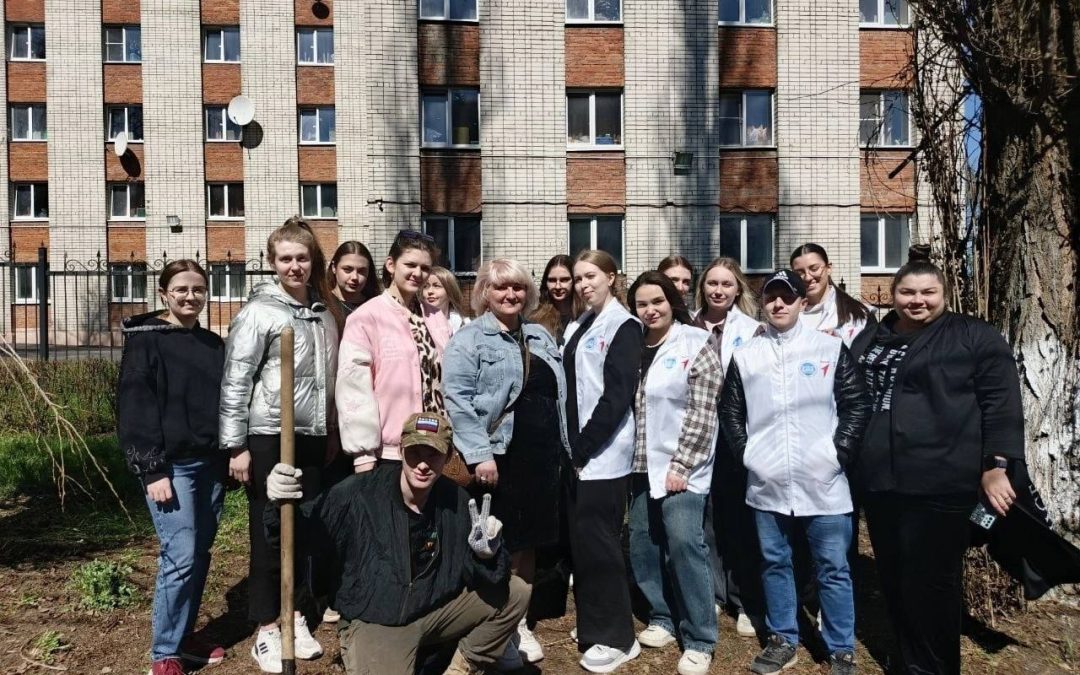 AT THE EPICENTER OF FRIENDSHIP